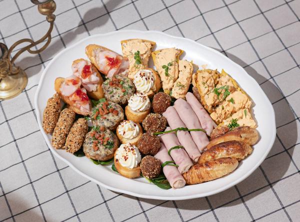 Platou Traditional de Pasti